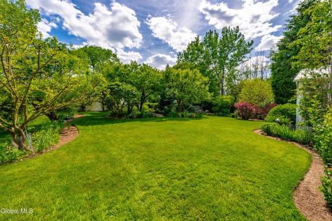 22 Blue Jay Way Rexford NY 12148