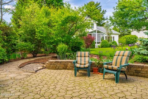 22 Blue Jay Way Rexford NY 12148