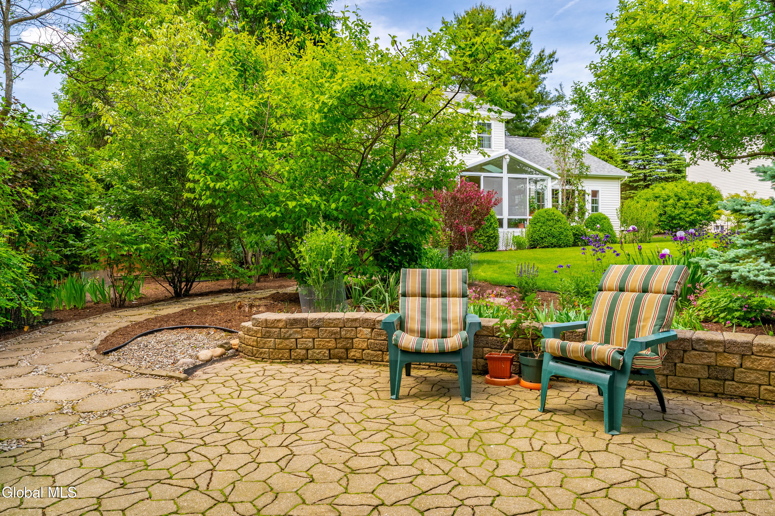 22 Blue Jay Way Rexford NY 12148