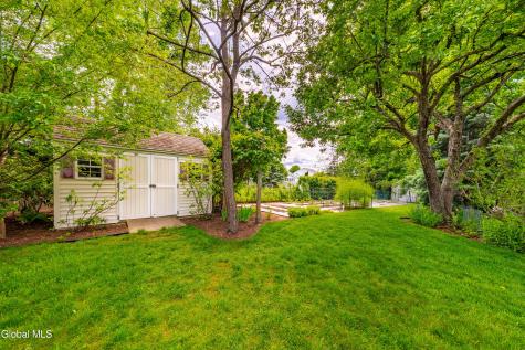 22 Blue Jay Way Rexford NY 12148