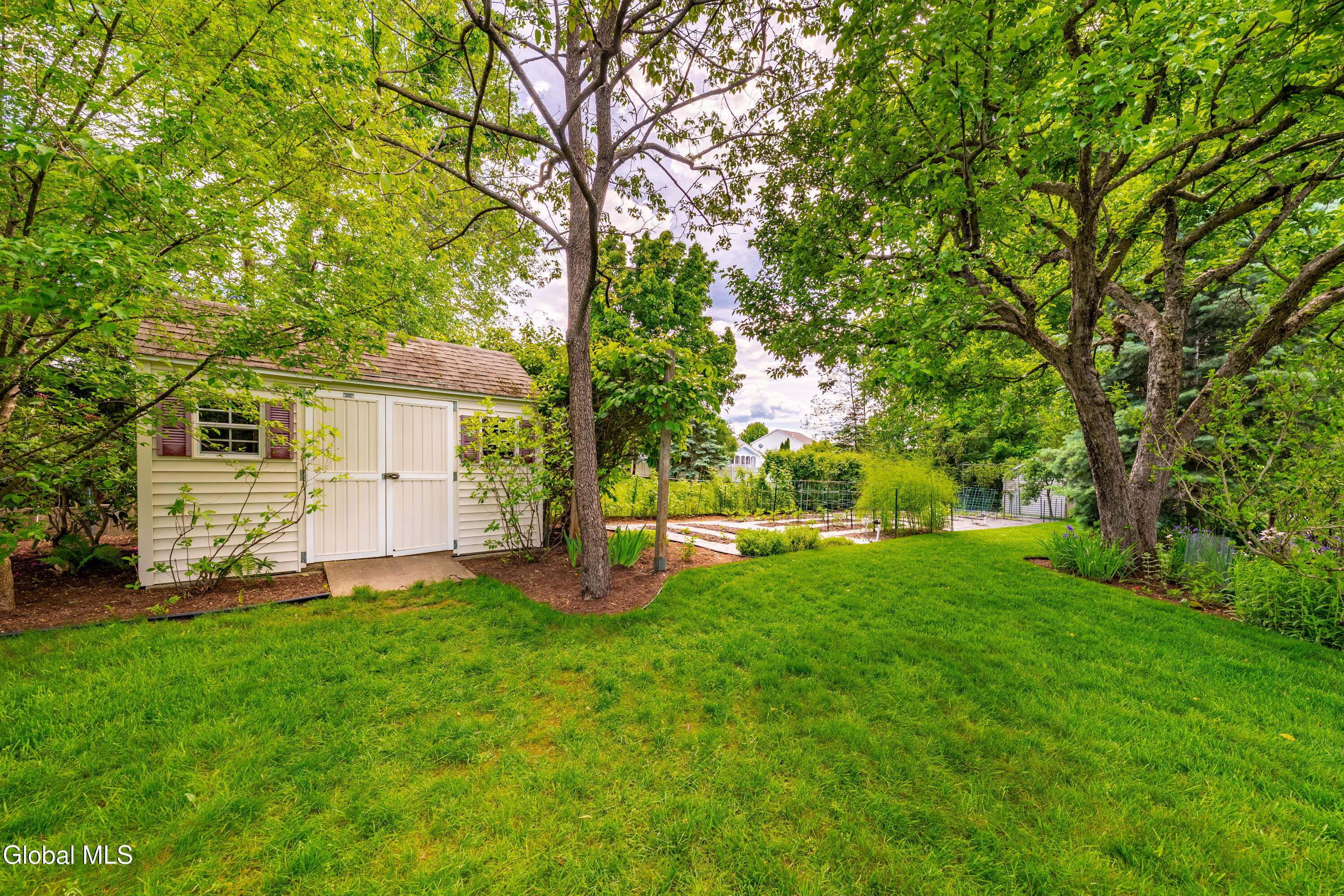 22 Blue Jay Way Rexford NY 12148