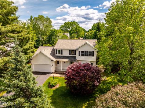 22 Blue Jay Way Rexford NY 12148