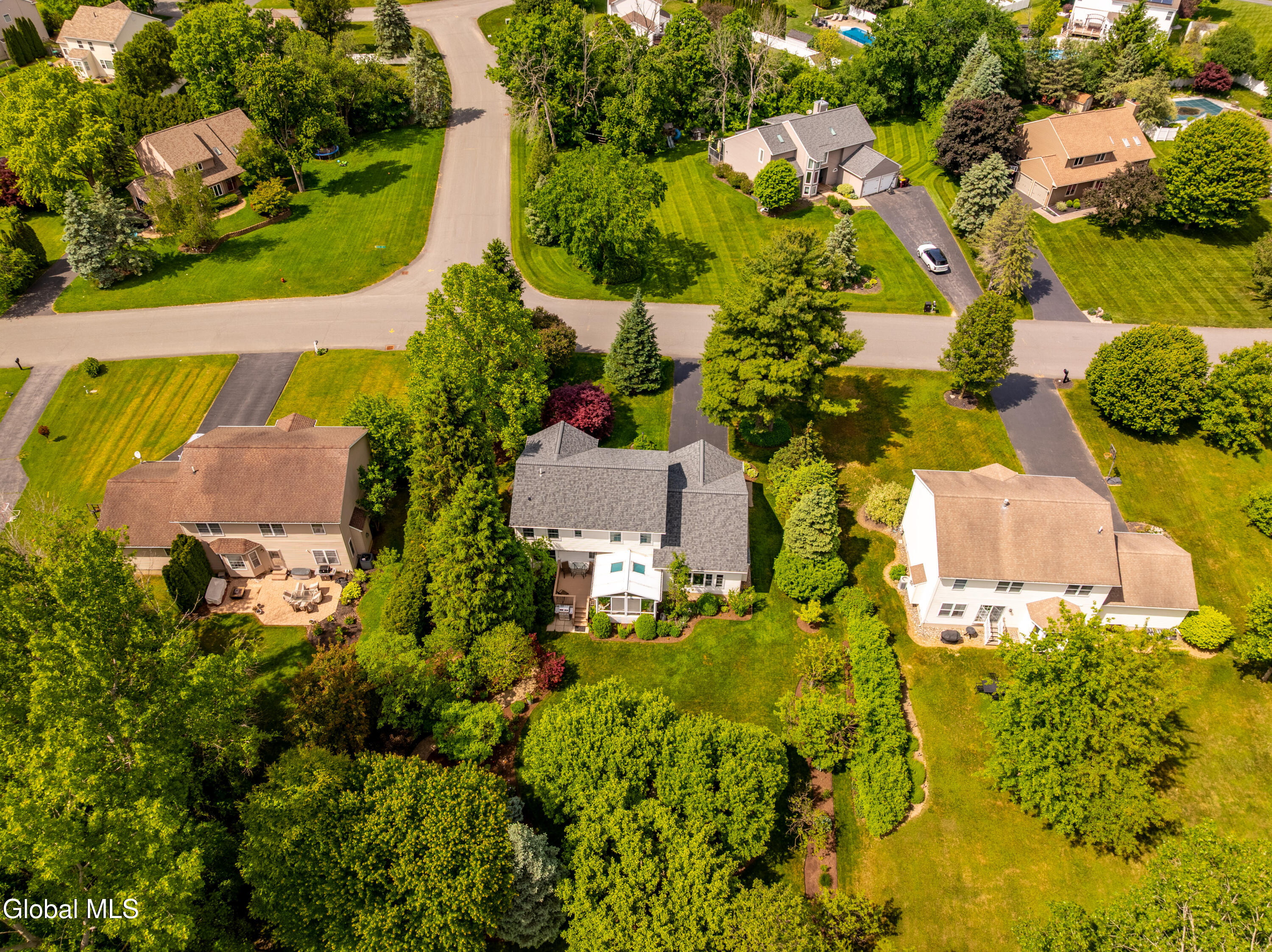 22 Blue Jay Way Rexford NY 12148