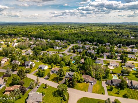 22 Blue Jay Way Rexford NY 12148