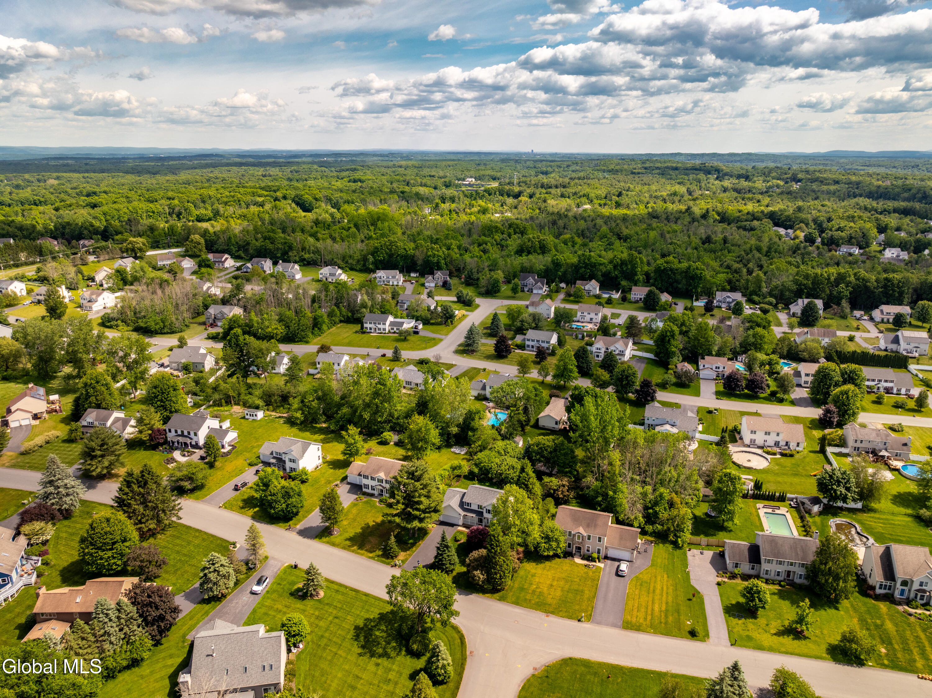 22 Blue Jay Way Rexford NY 12148