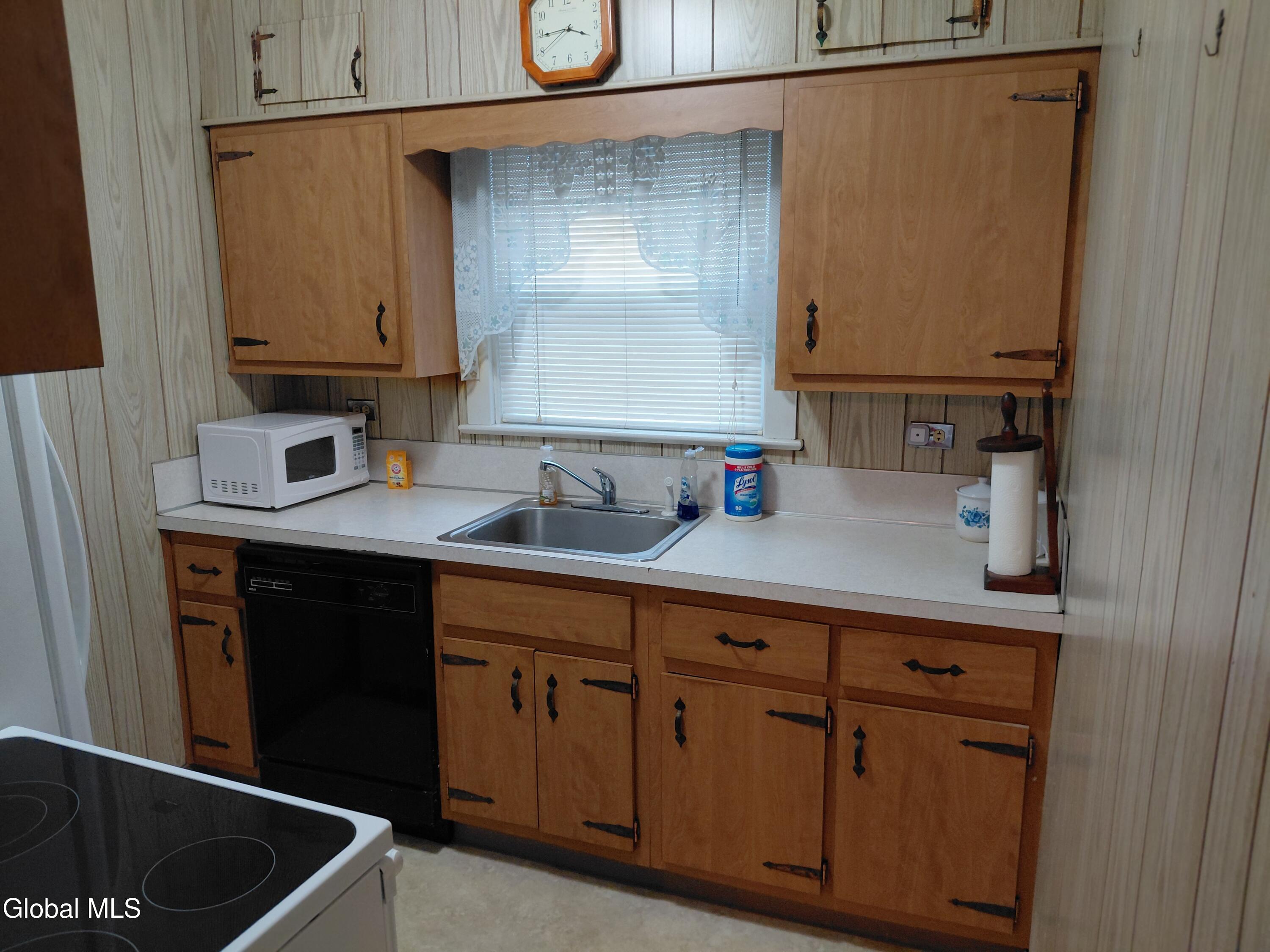 76 W 8th Avenue Gloversville NY 12078