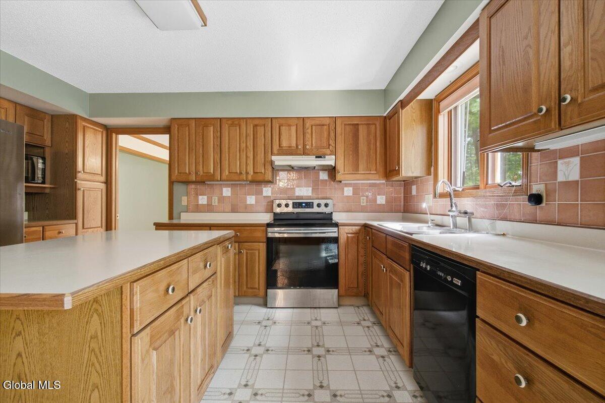 61 Sonat Road Clifton Park NY 12065