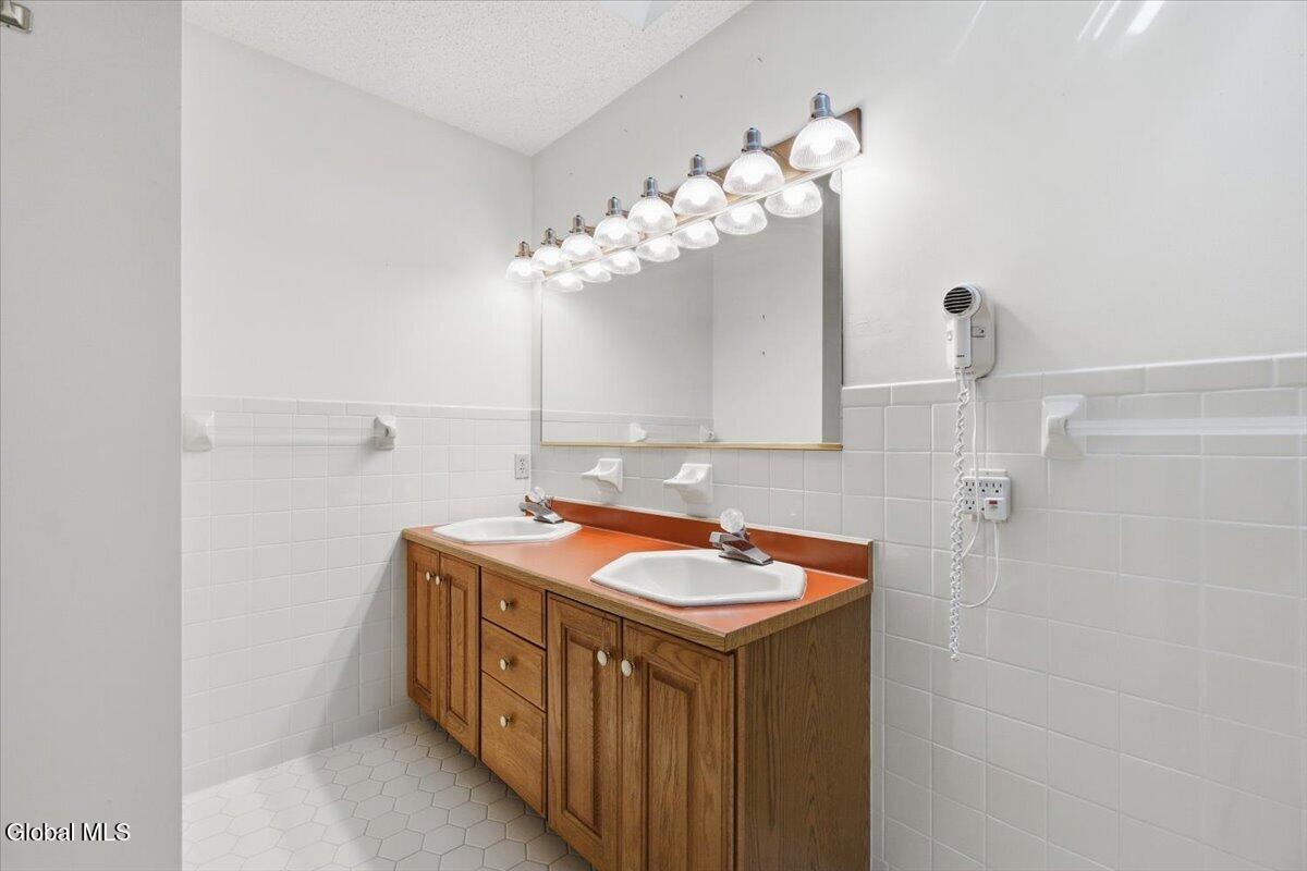 61 Sonat Road Clifton Park NY 12065