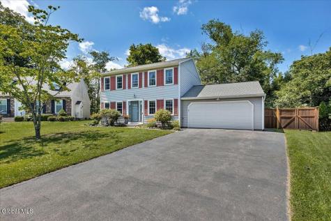 11 Brinker Circle Glenmont NY 12077