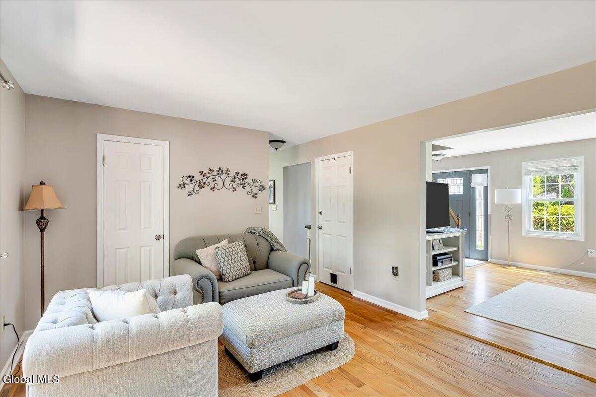 11 Brinker Circle Glenmont NY 12077