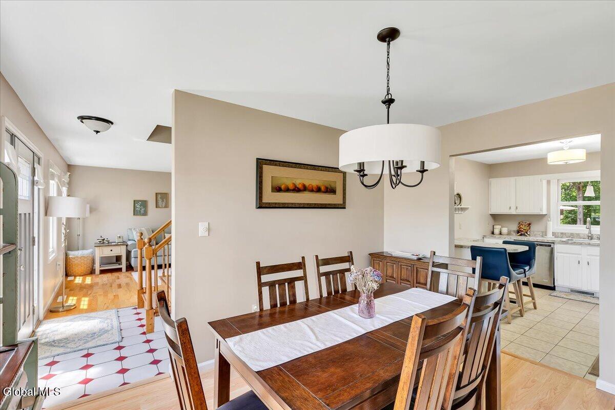 11 Brinker Circle Glenmont NY 12077
