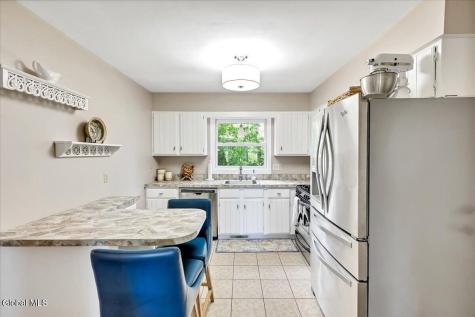 11 Brinker Circle Glenmont NY 12077