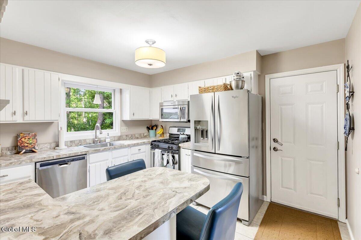 11 Brinker Circle Glenmont NY 12077