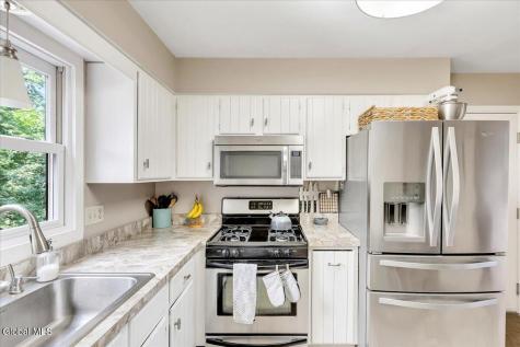 11 Brinker Circle Glenmont NY 12077