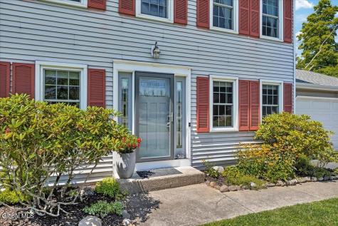 11 Brinker Circle Glenmont NY 12077