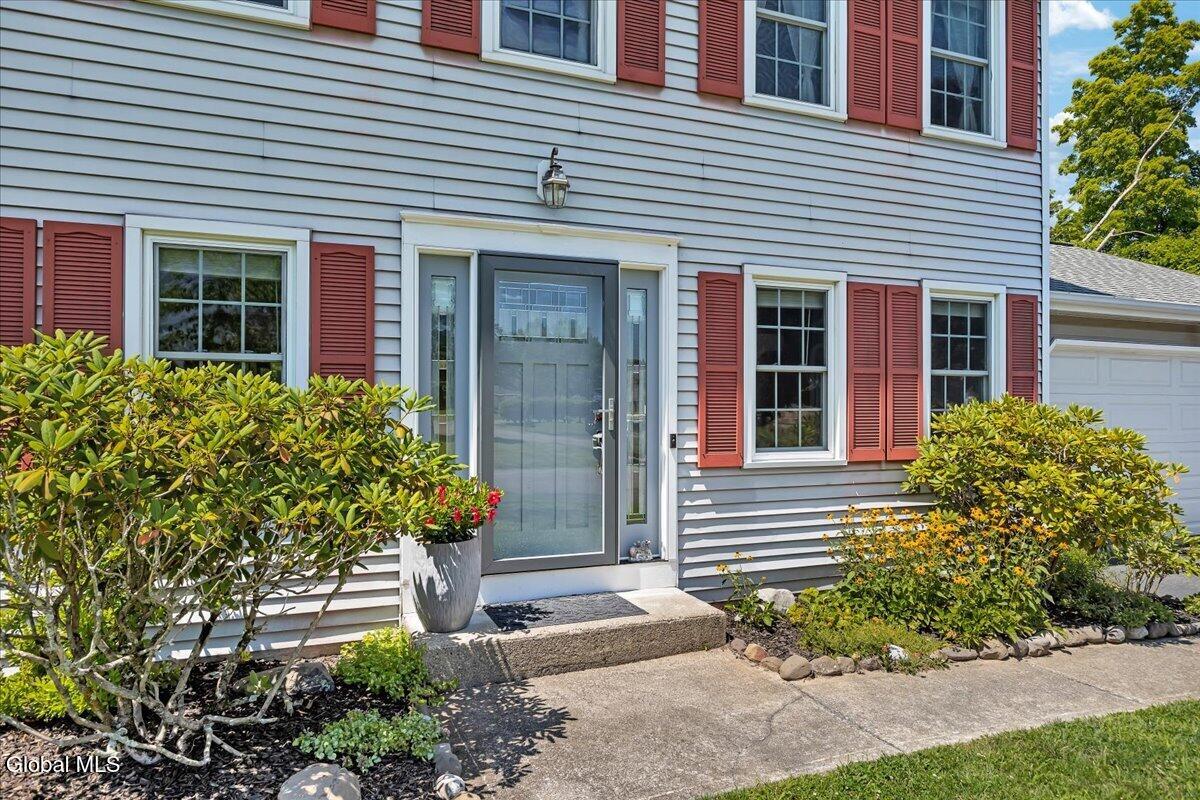 11 Brinker Circle Glenmont NY 12077