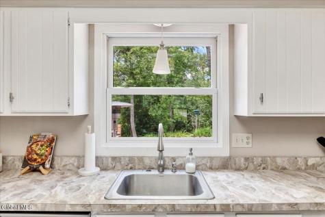 11 Brinker Circle Glenmont NY 12077