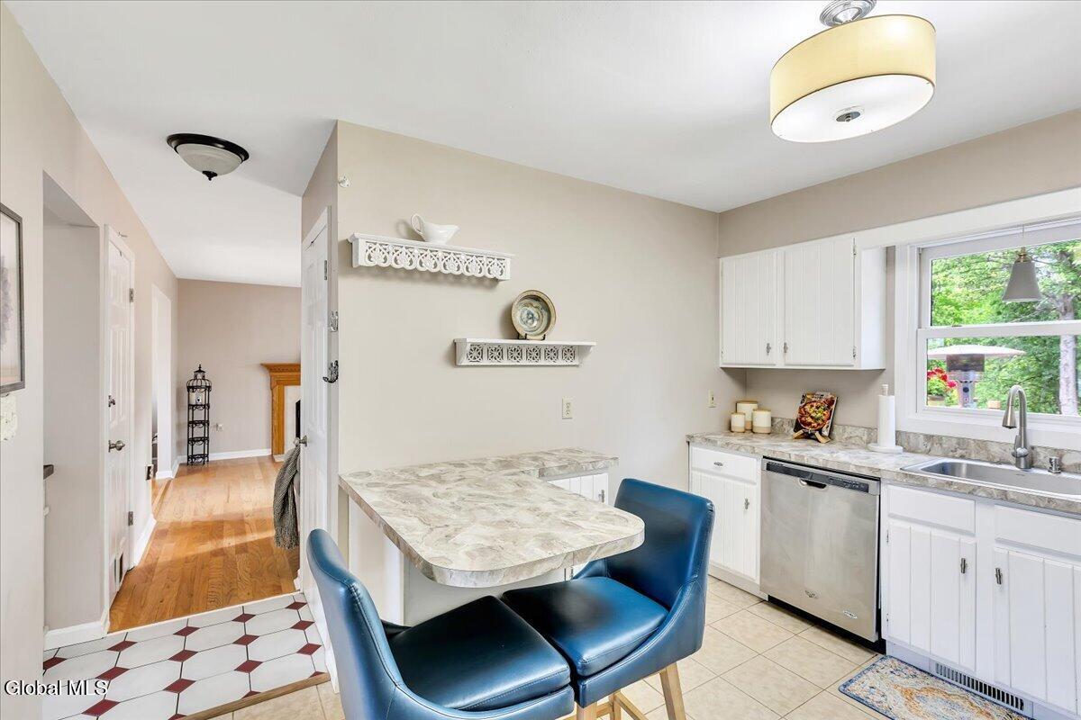 11 Brinker Circle Glenmont NY 12077
