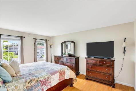 11 Brinker Circle Glenmont NY 12077