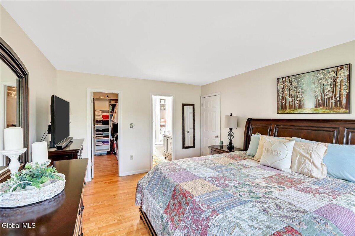 11 Brinker Circle Glenmont NY 12077