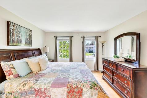 11 Brinker Circle Glenmont NY 12077