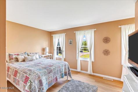 11 Brinker Circle Glenmont NY 12077