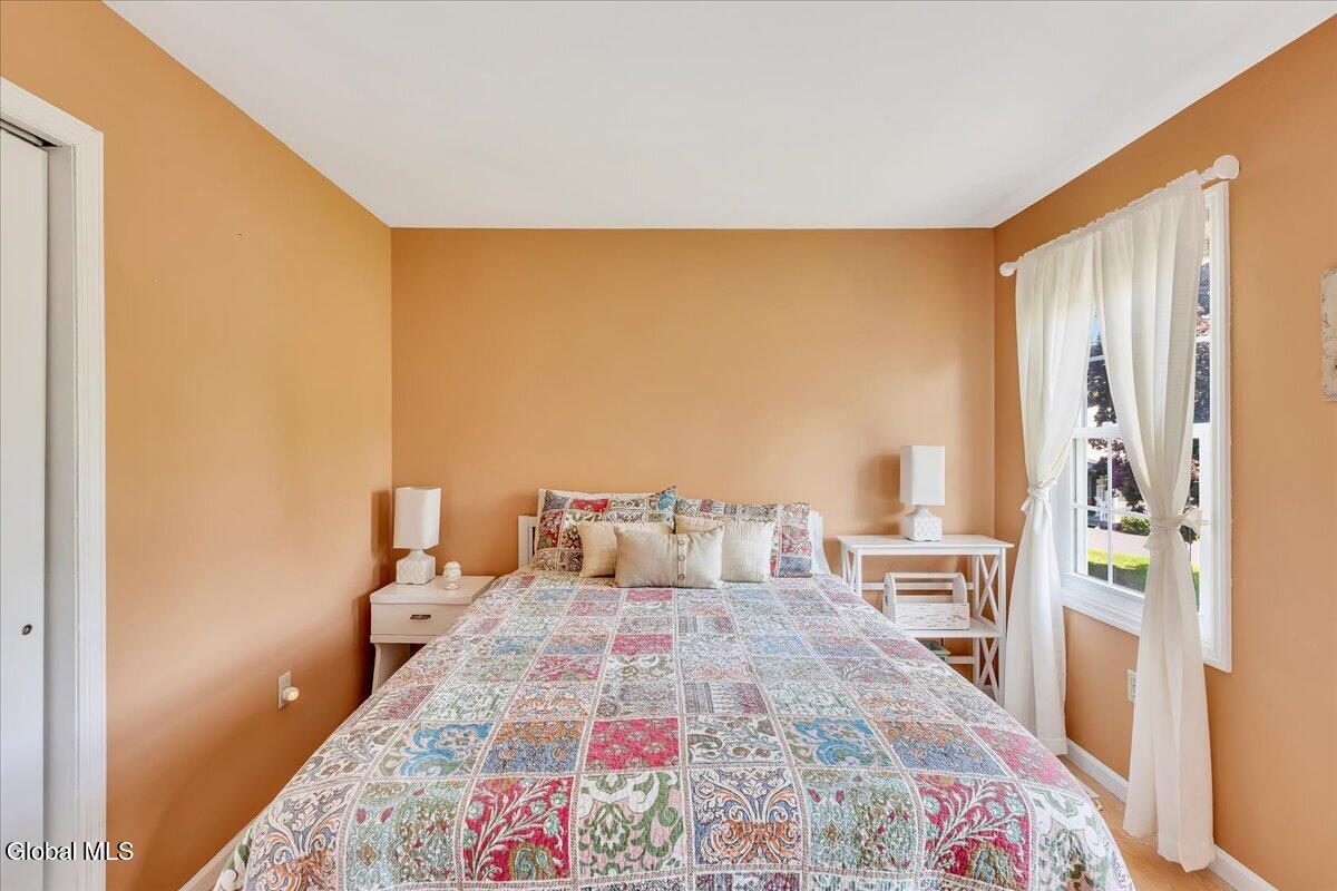 11 Brinker Circle Glenmont NY 12077