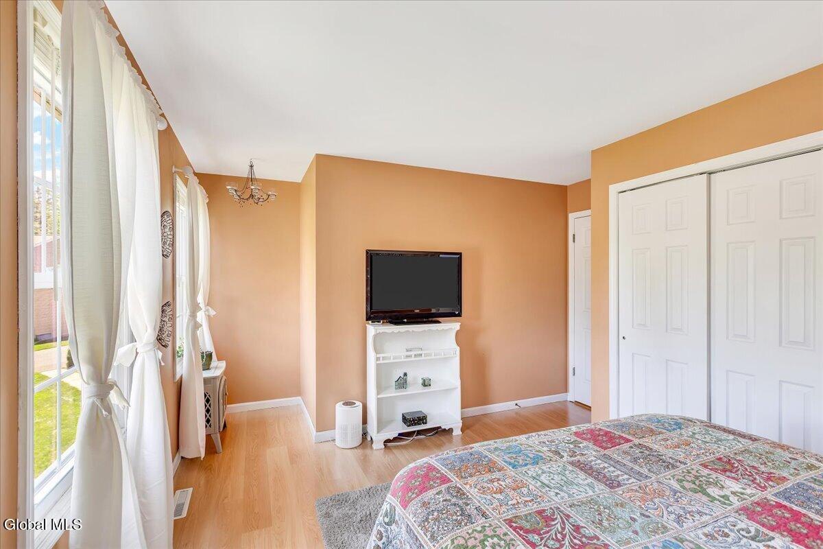 11 Brinker Circle Glenmont NY 12077