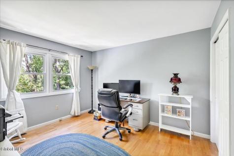 11 Brinker Circle Glenmont NY 12077