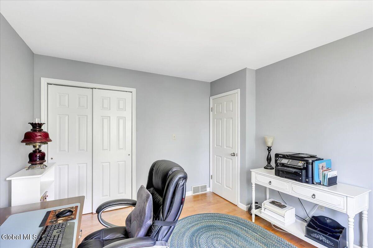 11 Brinker Circle Glenmont NY 12077