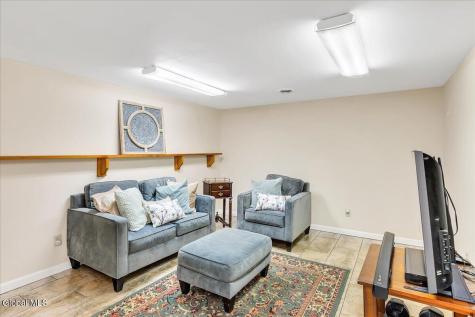 11 Brinker Circle Glenmont NY 12077