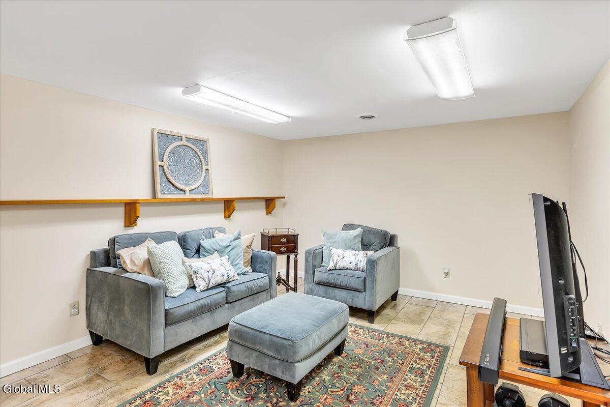 11 Brinker Circle Glenmont NY 12077