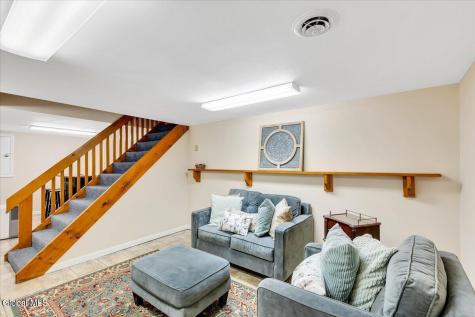 11 Brinker Circle Glenmont NY 12077