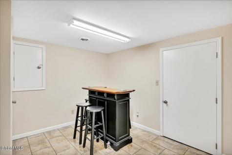 11 Brinker Circle Glenmont NY 12077