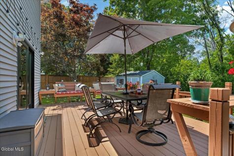 11 Brinker Circle Glenmont NY 12077