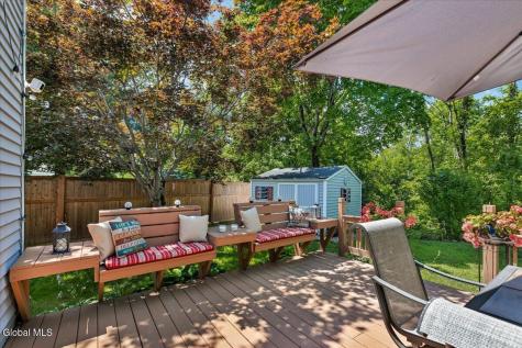 11 Brinker Circle Glenmont NY 12077
