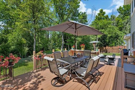11 Brinker Circle Glenmont NY 12077