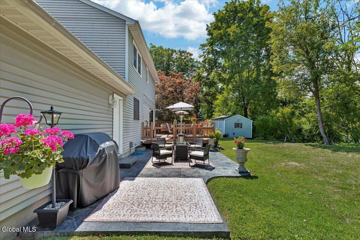 11 Brinker Circle Glenmont NY 12077