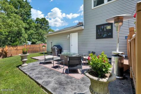 11 Brinker Circle Glenmont NY 12077