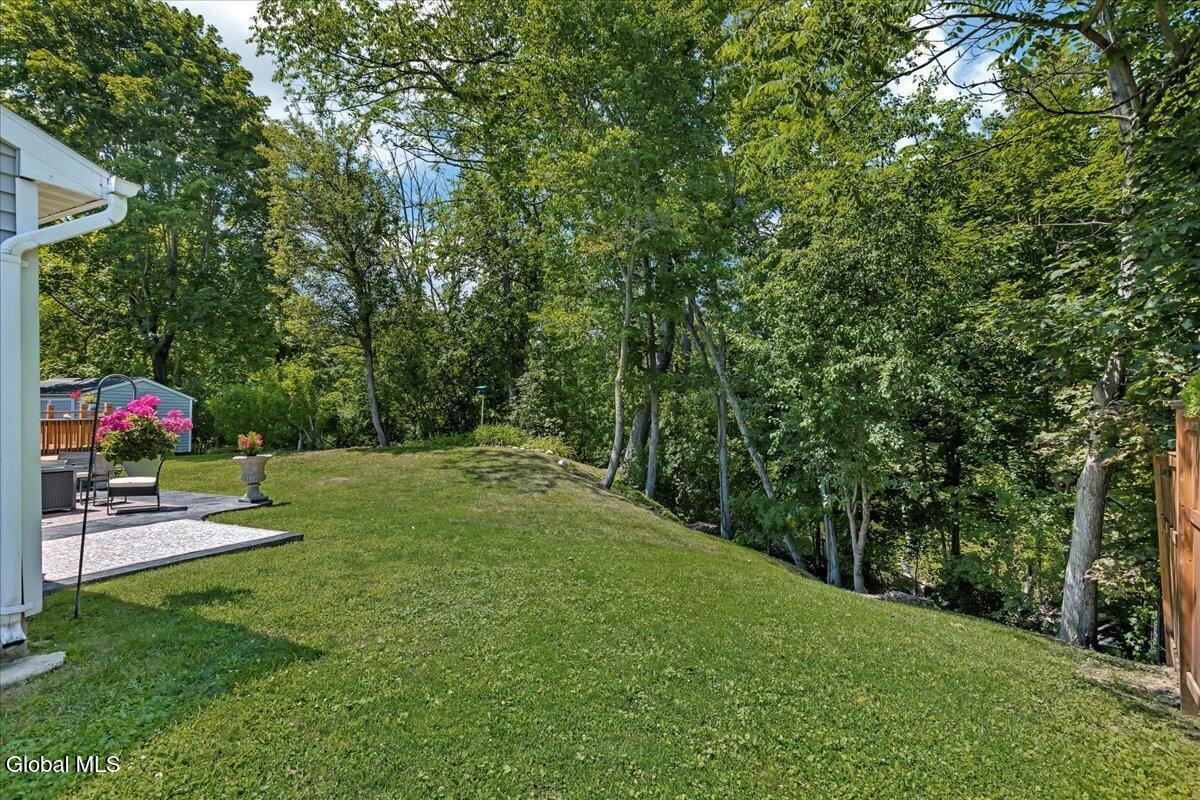 11 Brinker Circle Glenmont NY 12077