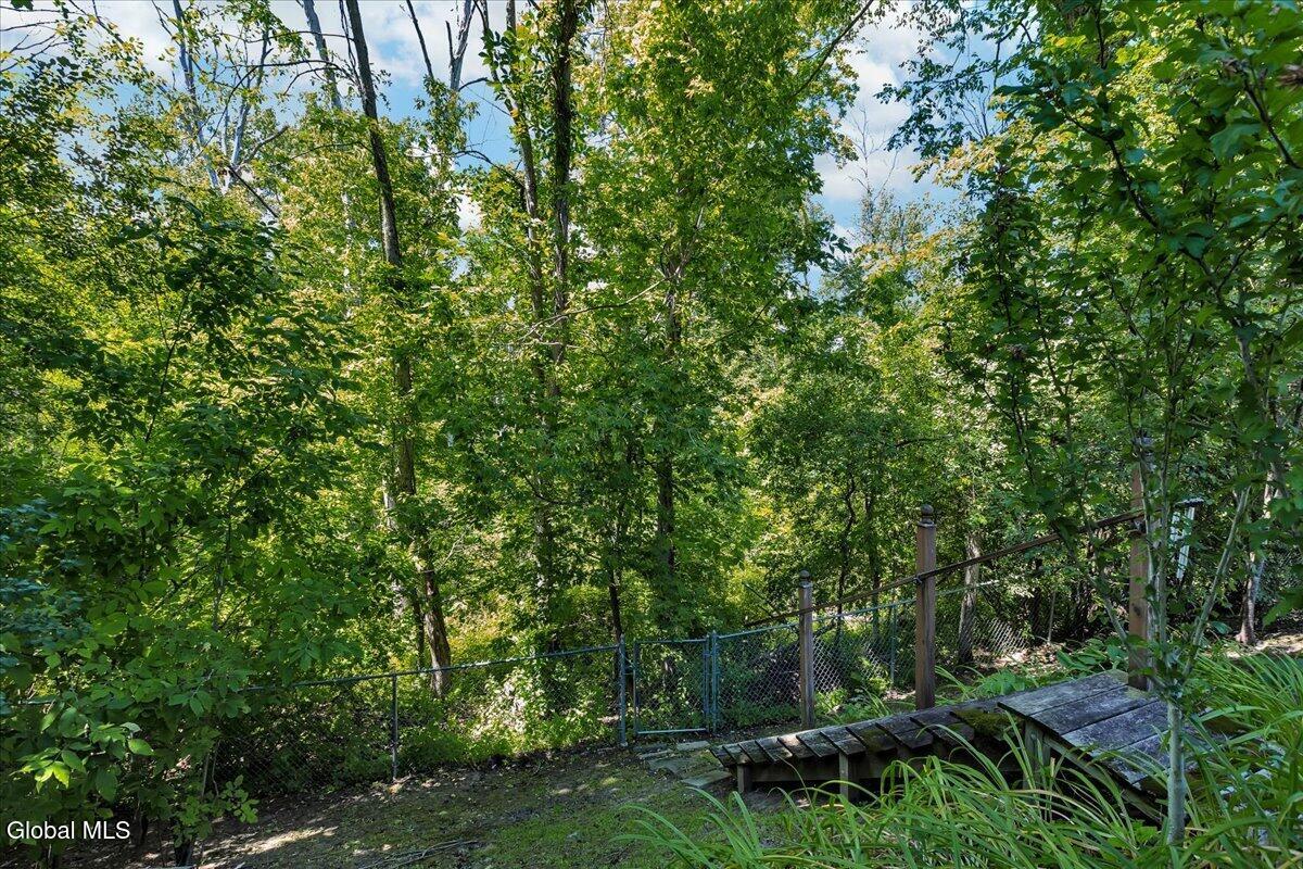 11 Brinker Circle Glenmont NY 12077