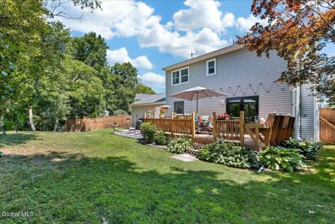 11 Brinker Circle Glenmont NY 12077