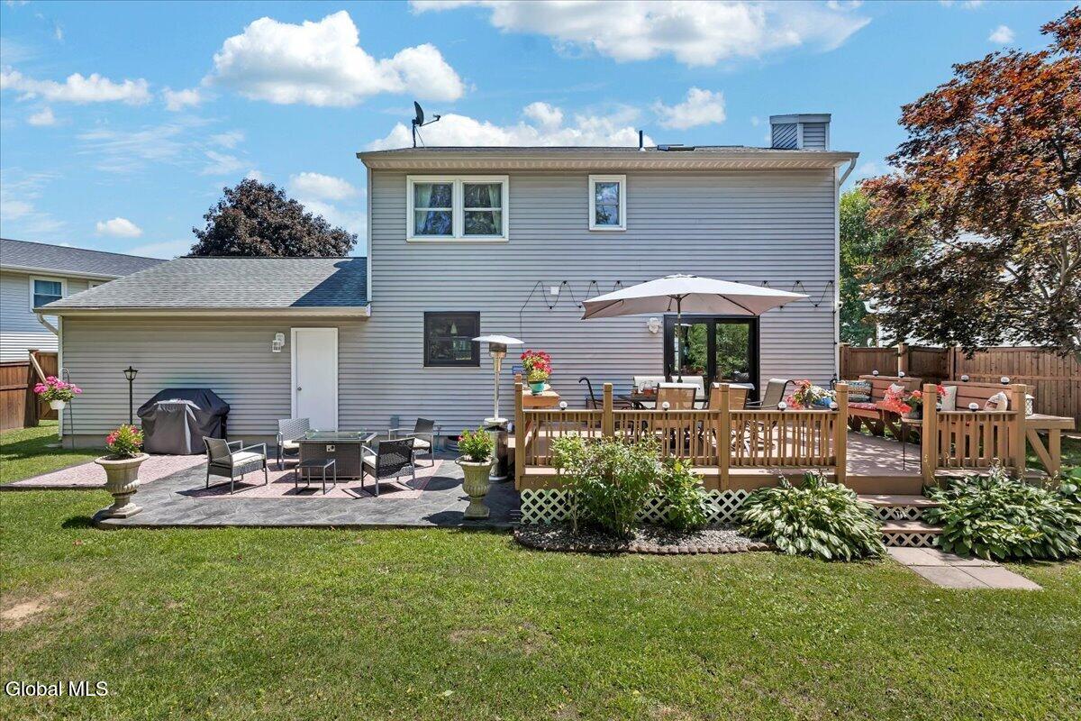 11 Brinker Circle Glenmont NY 12077