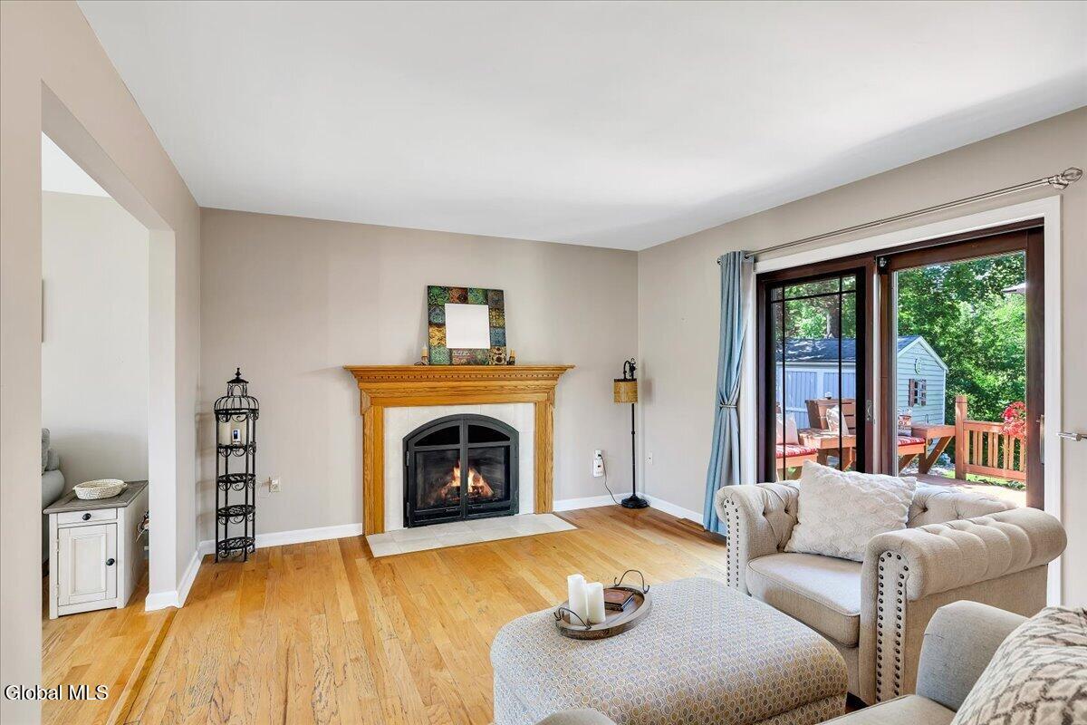 11 Brinker Circle Glenmont NY 12077