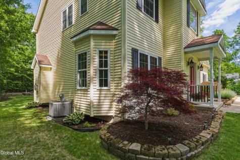 11 Oakwood Court Ballston Spa NY 12020