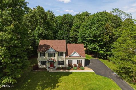 11 Oakwood Court Ballston Spa NY 12020