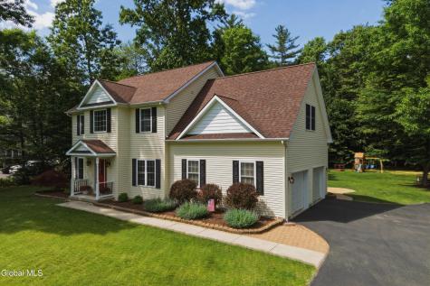 11 Oakwood Court Ballston Spa NY 12020
