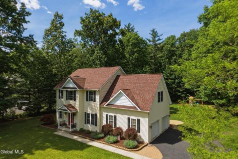 11 Oakwood Court Ballston Spa NY 12020