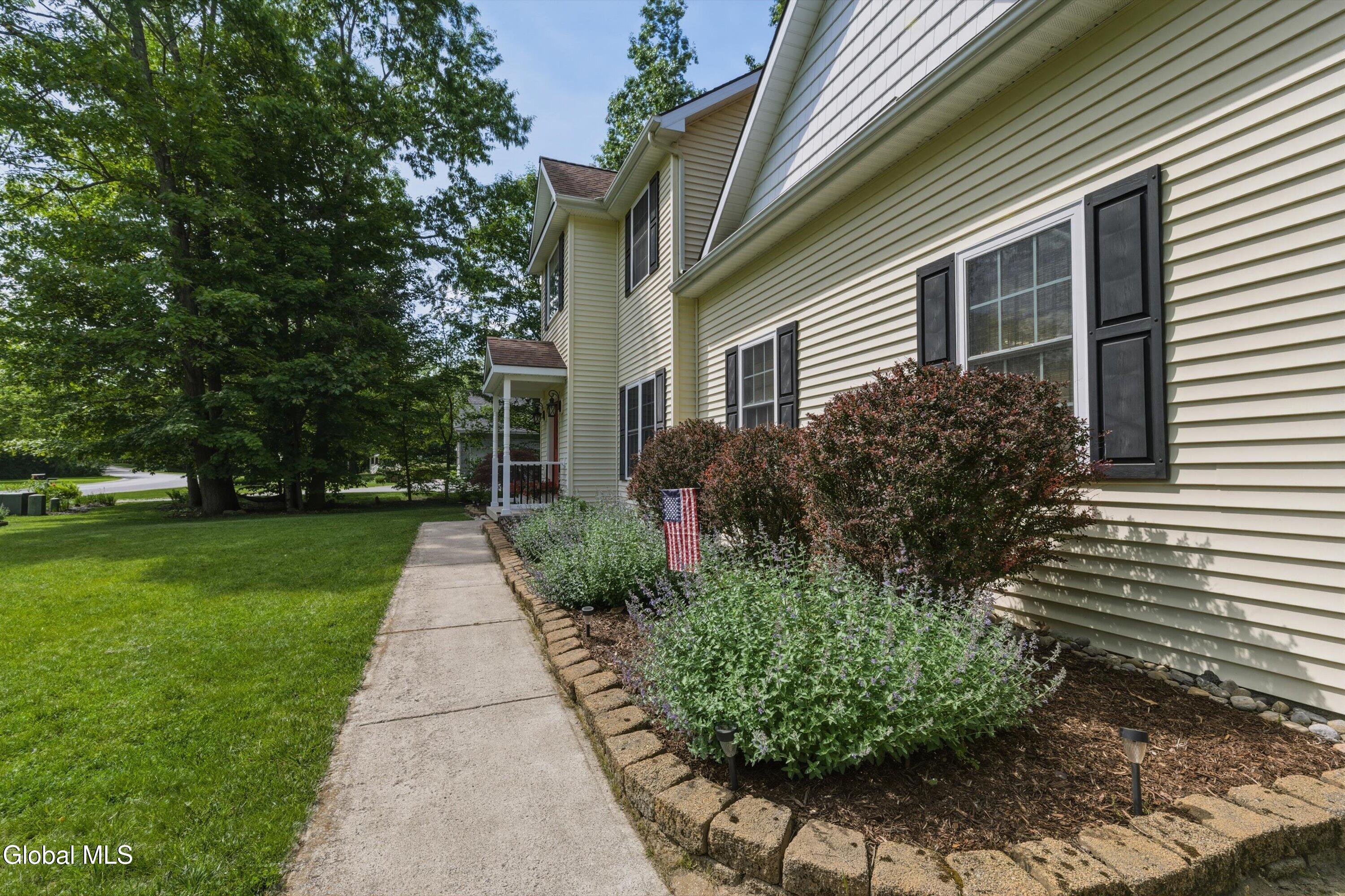 11 Oakwood Court Ballston Spa NY 12020