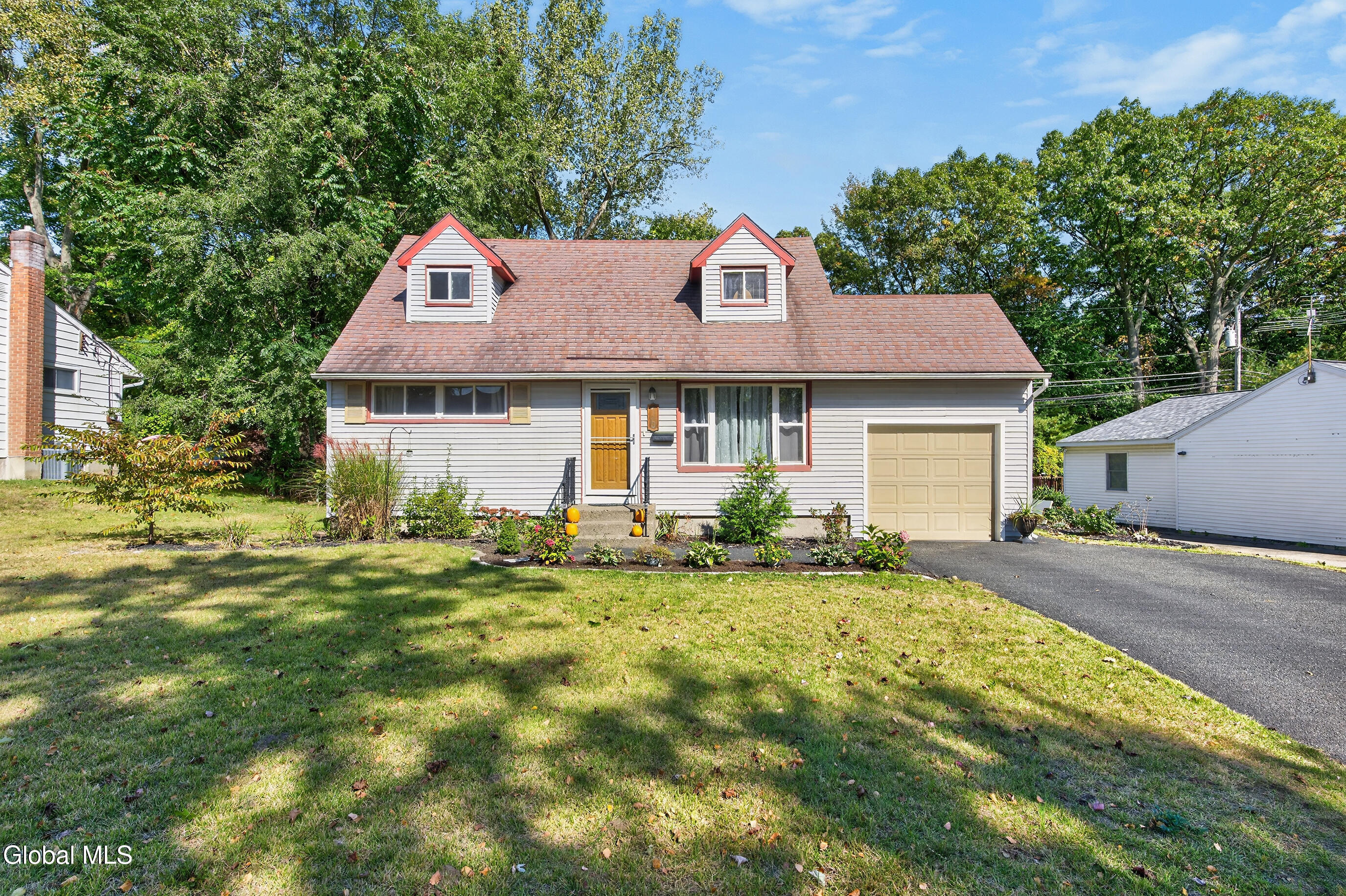 15 Bridle Path Colonie NY 12205